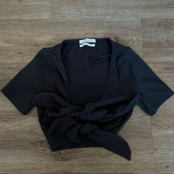 NWOT Urban Outfitters Tessa Tie Front Crop Top - Picture 2 of 3